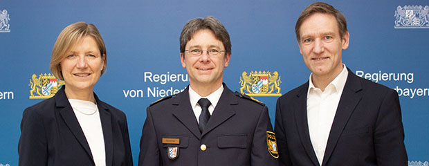 Das Foto zeigt (von links) Regierungsvizepräsidentin Monika Linseisen, den neuen Polizeipräsidenten Roland Kerscher und Regierungspräsident Rainer Haselbeck.
